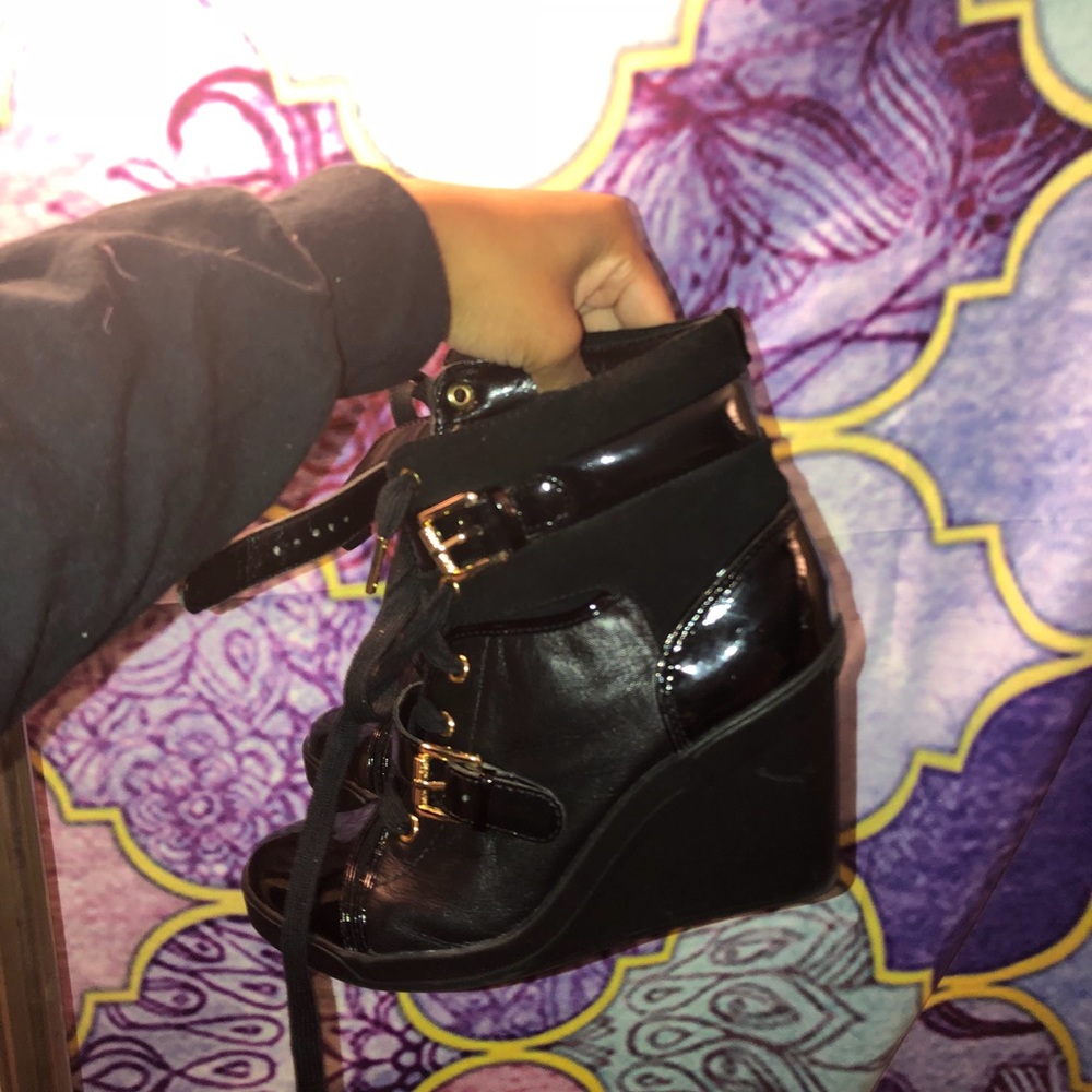 Mk wedge heels